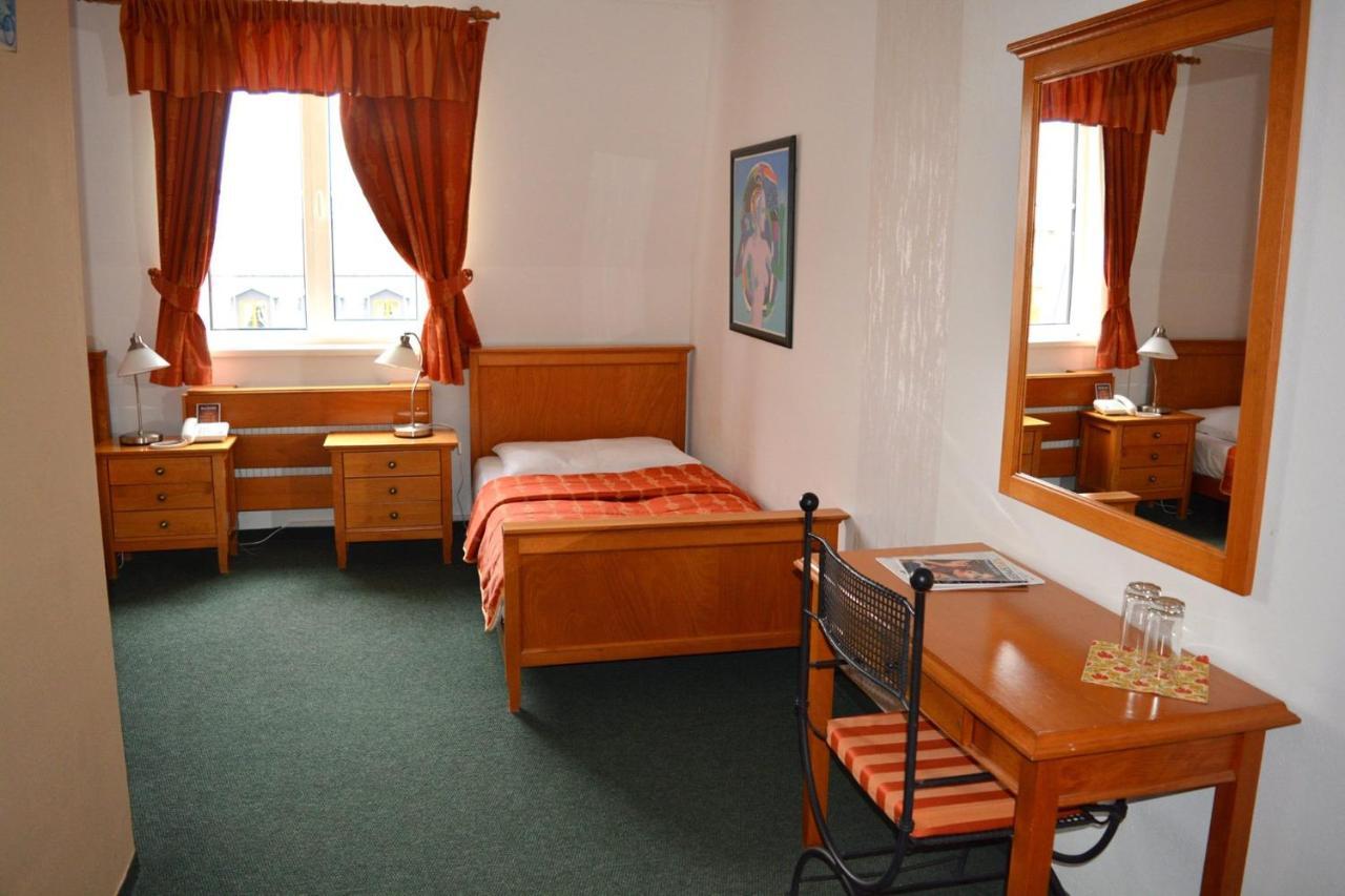 Hotel AGATKA Bratislava Chorvatsky Grob Exterior foto