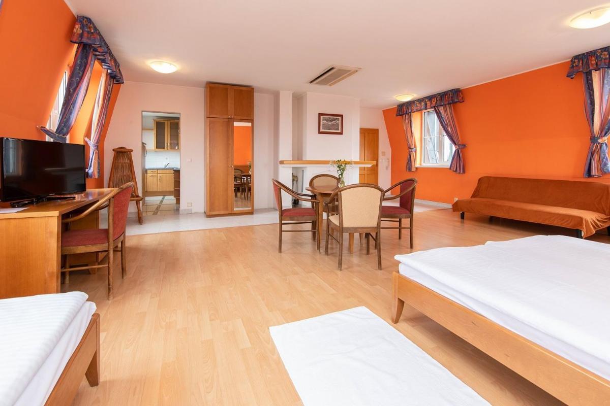Hotel AGATKA Bratislava Chorvatsky Grob Exterior foto