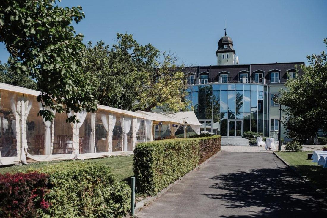 Hotel AGATKA Bratislava Chorvatsky Grob Exterior foto